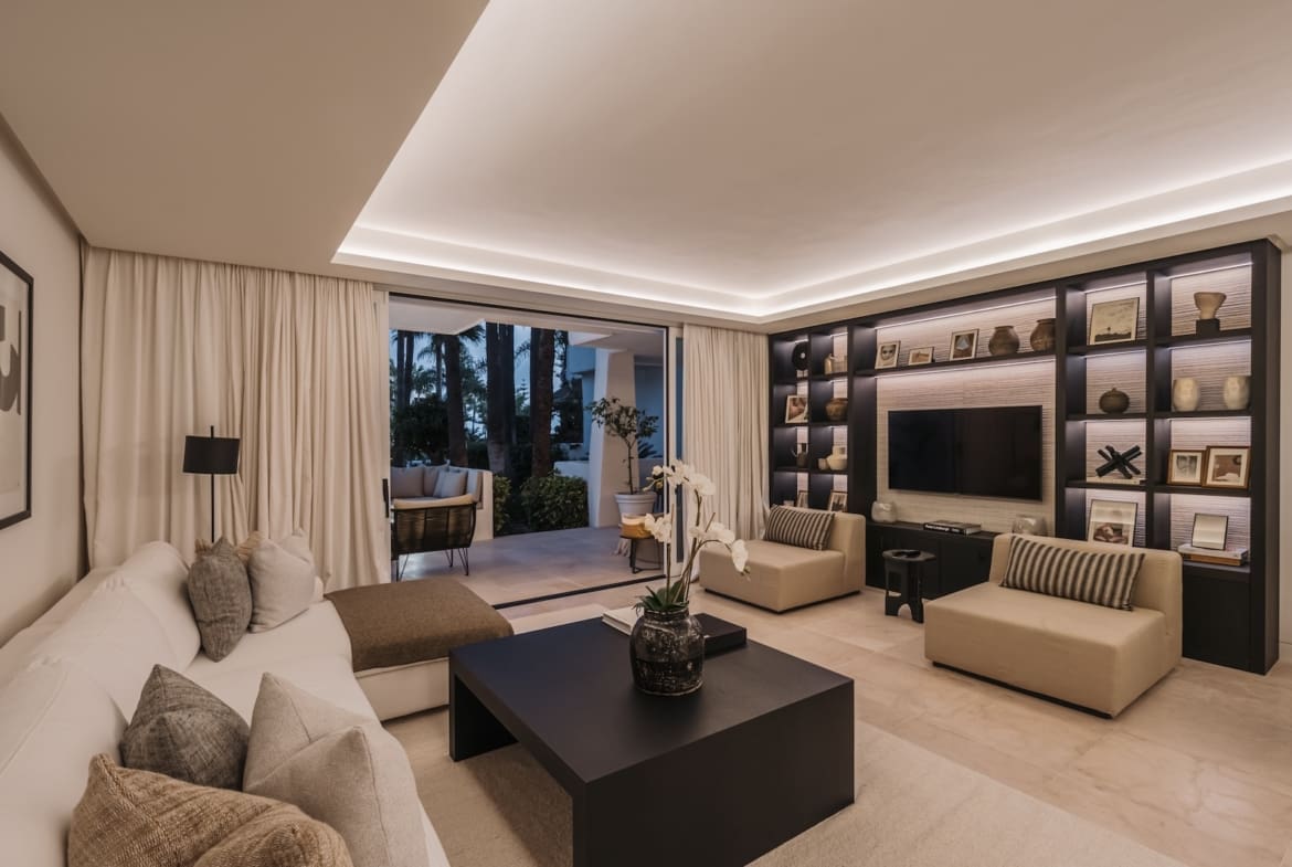 Luxury apartment Aura 7 Marbella Golden Mile terrace pool view MDR Luxury Homes