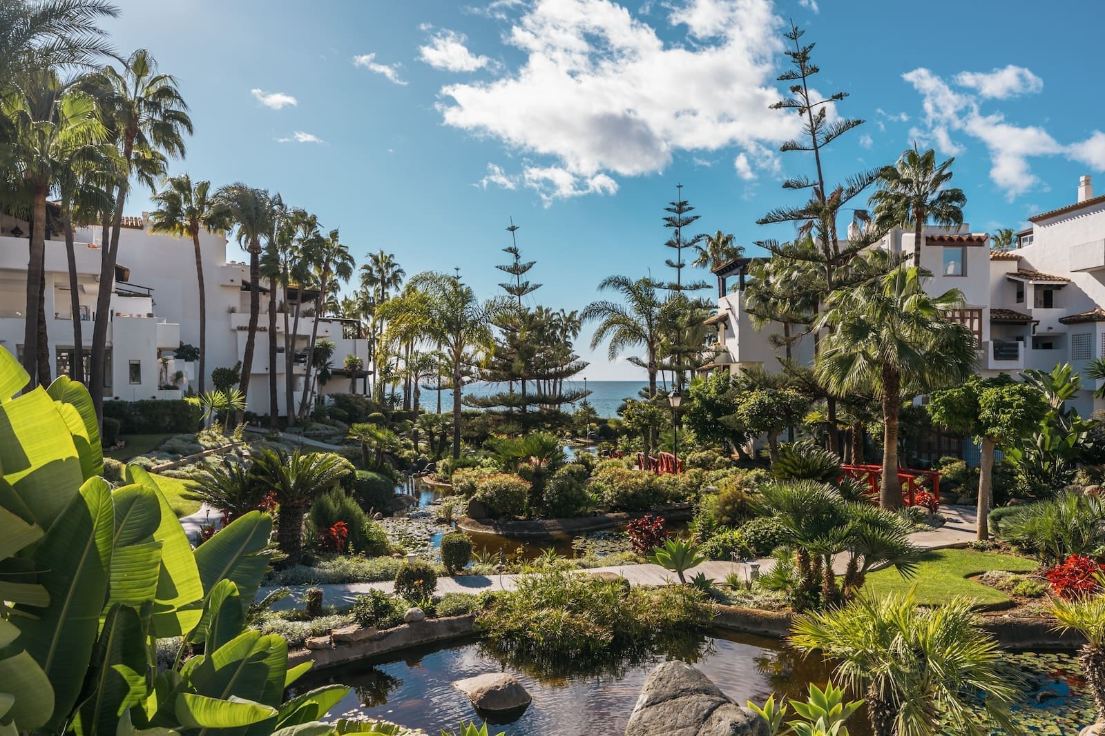Luxury apartment Aura 7 Marbella Golden Mile terrace pool view MDR Luxury Homes