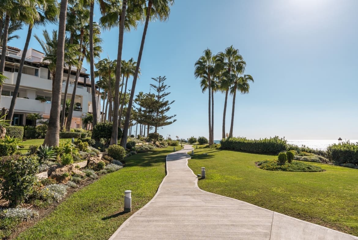 Luxury apartment Aura 7 Marbella Golden Mile terrace pool view MDR Luxury Homes