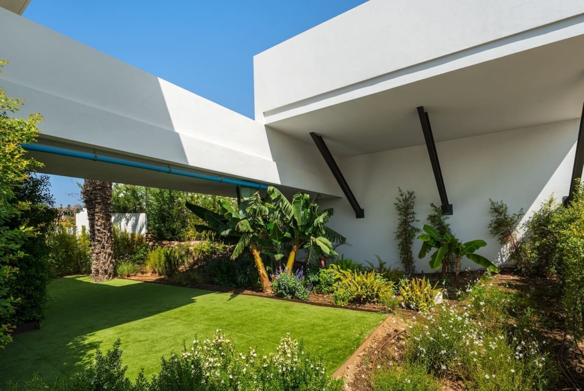 Villa Three in La Resina Golf Estepona with infinity pool, sea views and MDR Luxury Homes