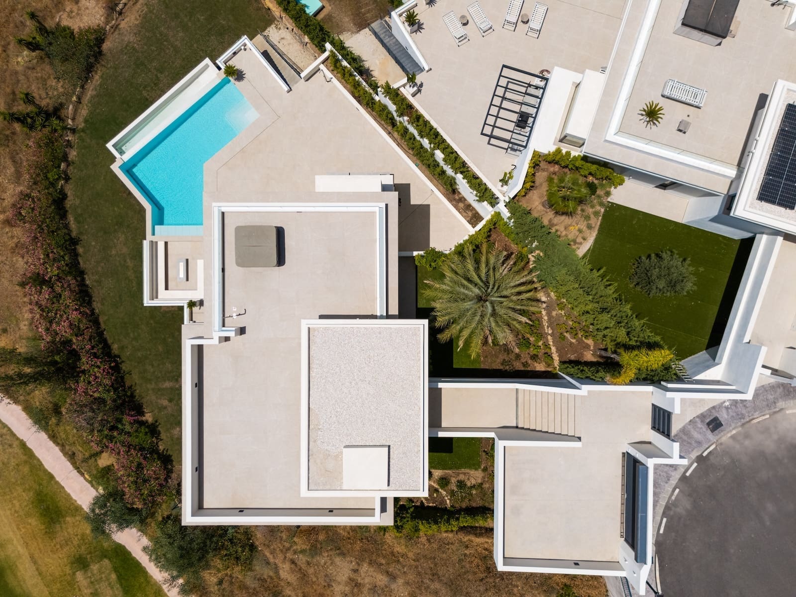 Villa Three in La Resina Golf Estepona with infinity pool, sea views and MDR Luxury Homes