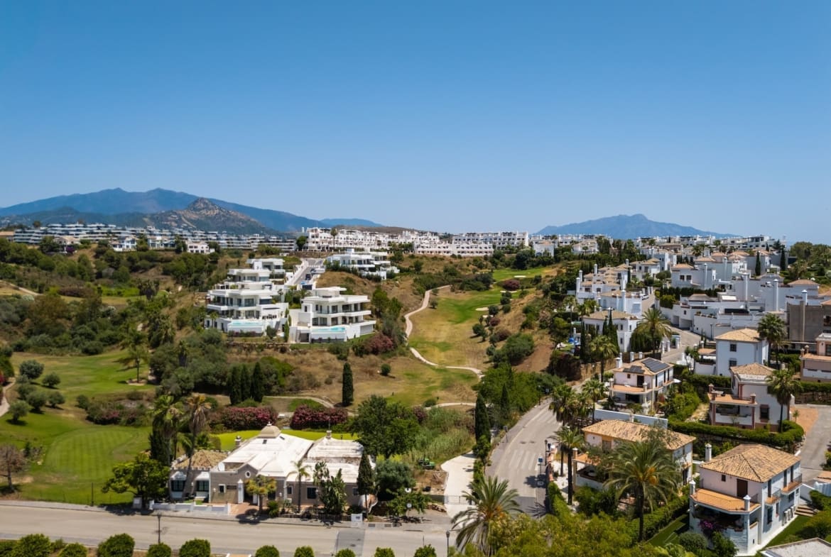 Villa Three in La Resina Golf Estepona with infinity pool, sea views and MDR Luxury Homes