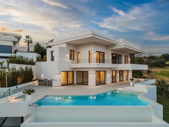 Villa Three in La Resina Golf Estepona with infinity pool, sea views and MDR Luxury Homes