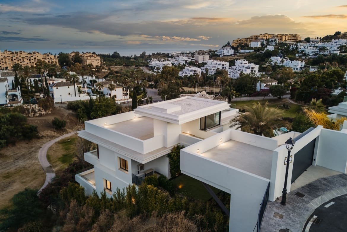 Villa Three in La Resina Golf Estepona with infinity pool, sea views and MDR Luxury Homes